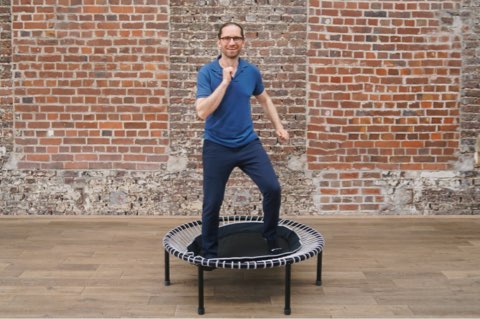 Voice, singing and performance coach Axel Heil with the bellicon mini-trampoline.